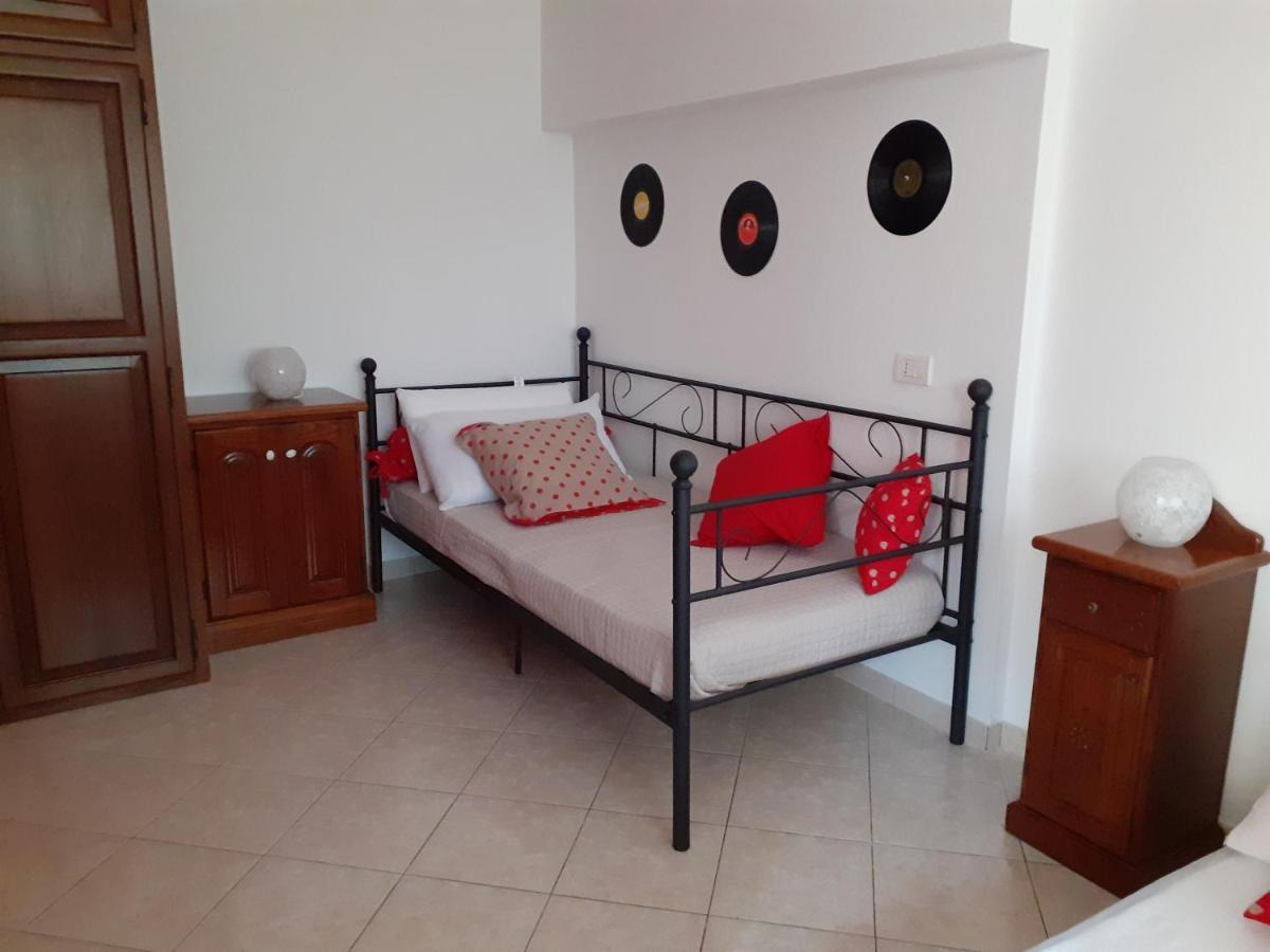 B&B Marzo '51 Villasimius Buitenkant foto
